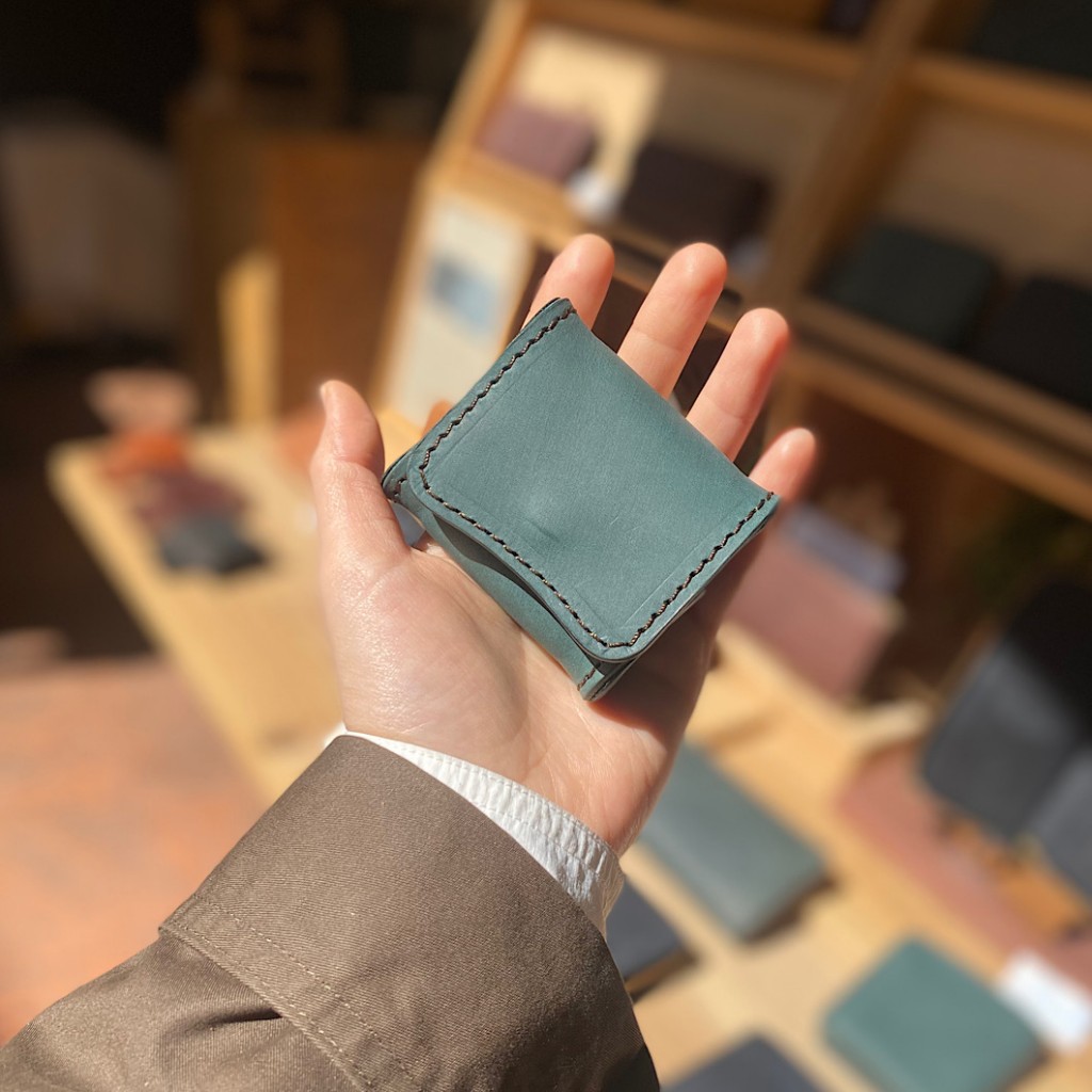 70776399-1575-4894-9A72-D2F6DFCA01DA